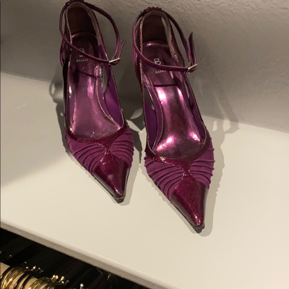 Strapped pumps